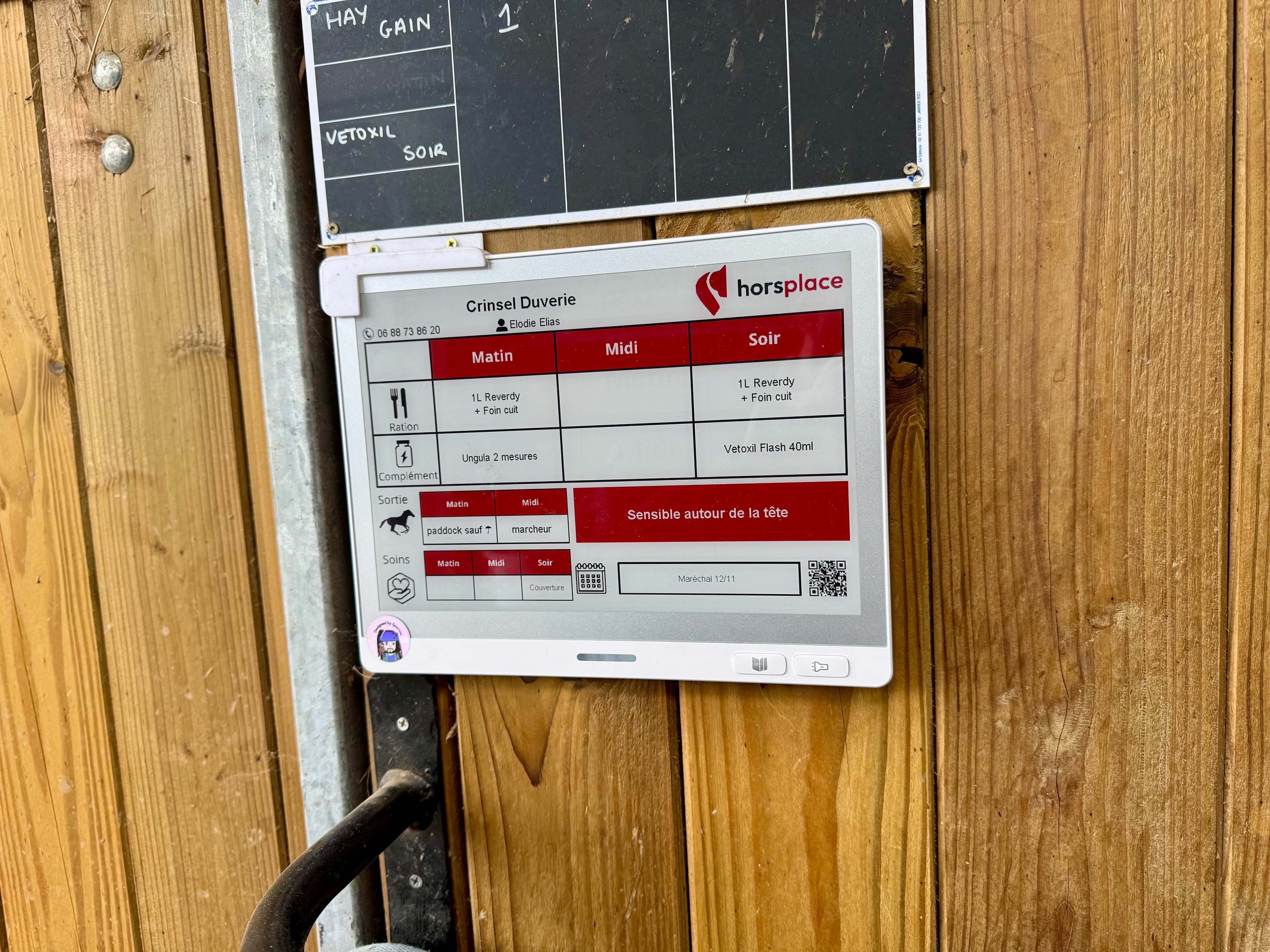 Écran Horstable fixé sur la porte d’un box